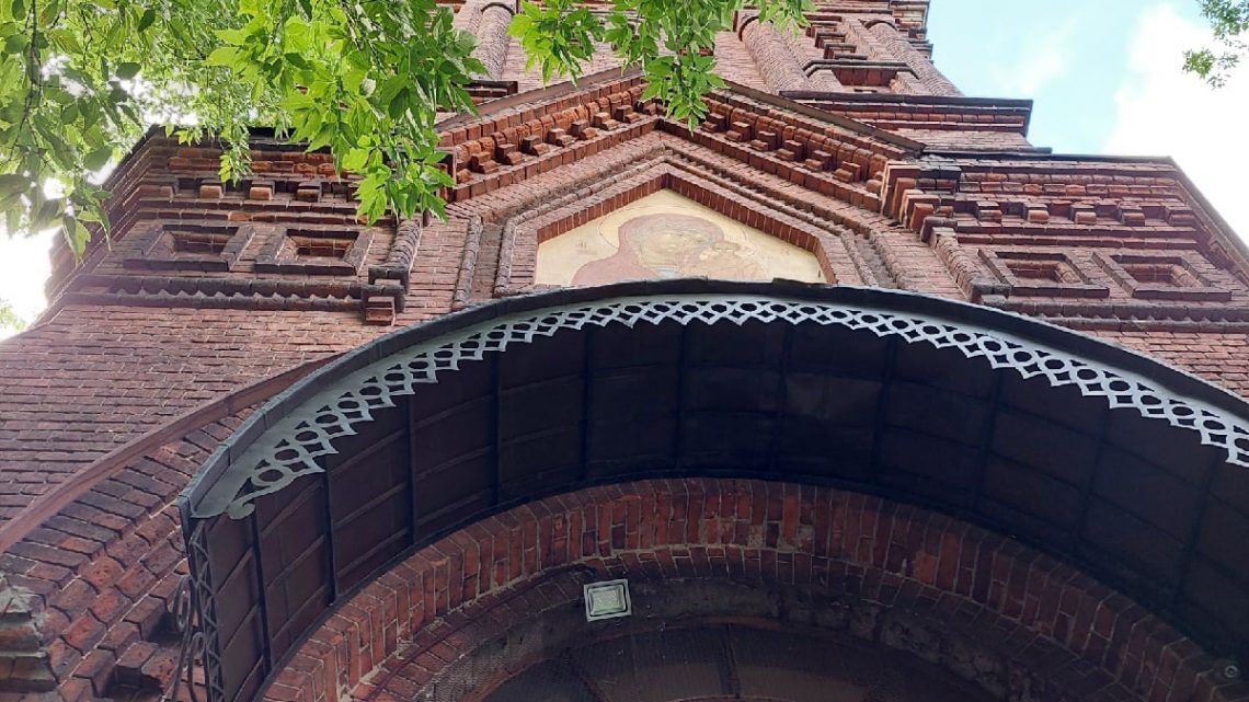 В колокольне бывшего Казанского Головинского монастыря молитвенно встретили престольный праздник