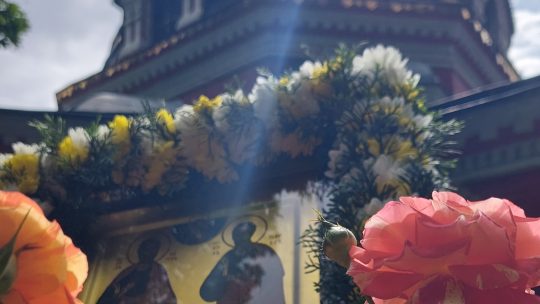 В день престольного праздника епископ Парамон совершил Литургию в храме иконы Божией Матери «Знамение» в Аксиньине