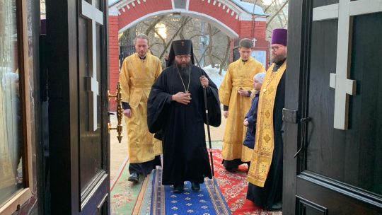 Архиепископ Егорьевский Матфей совершил всенощное бдение в храме иконы Божией Матери «Знамение» в Аксиньино
